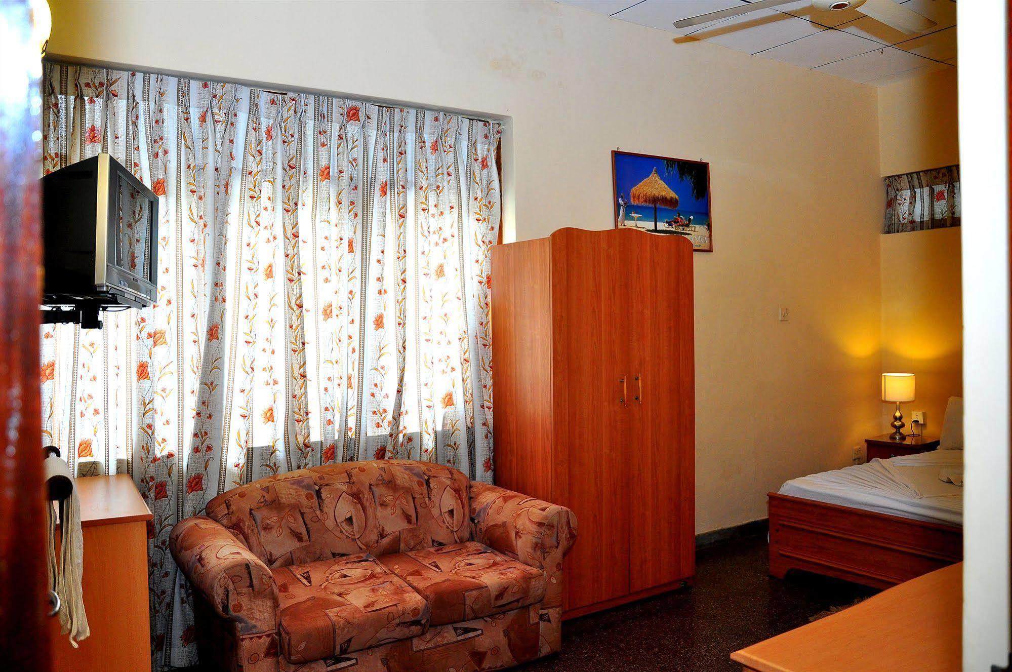 Hotel Milano Tourist Rest Anuradhapura Exterior foto