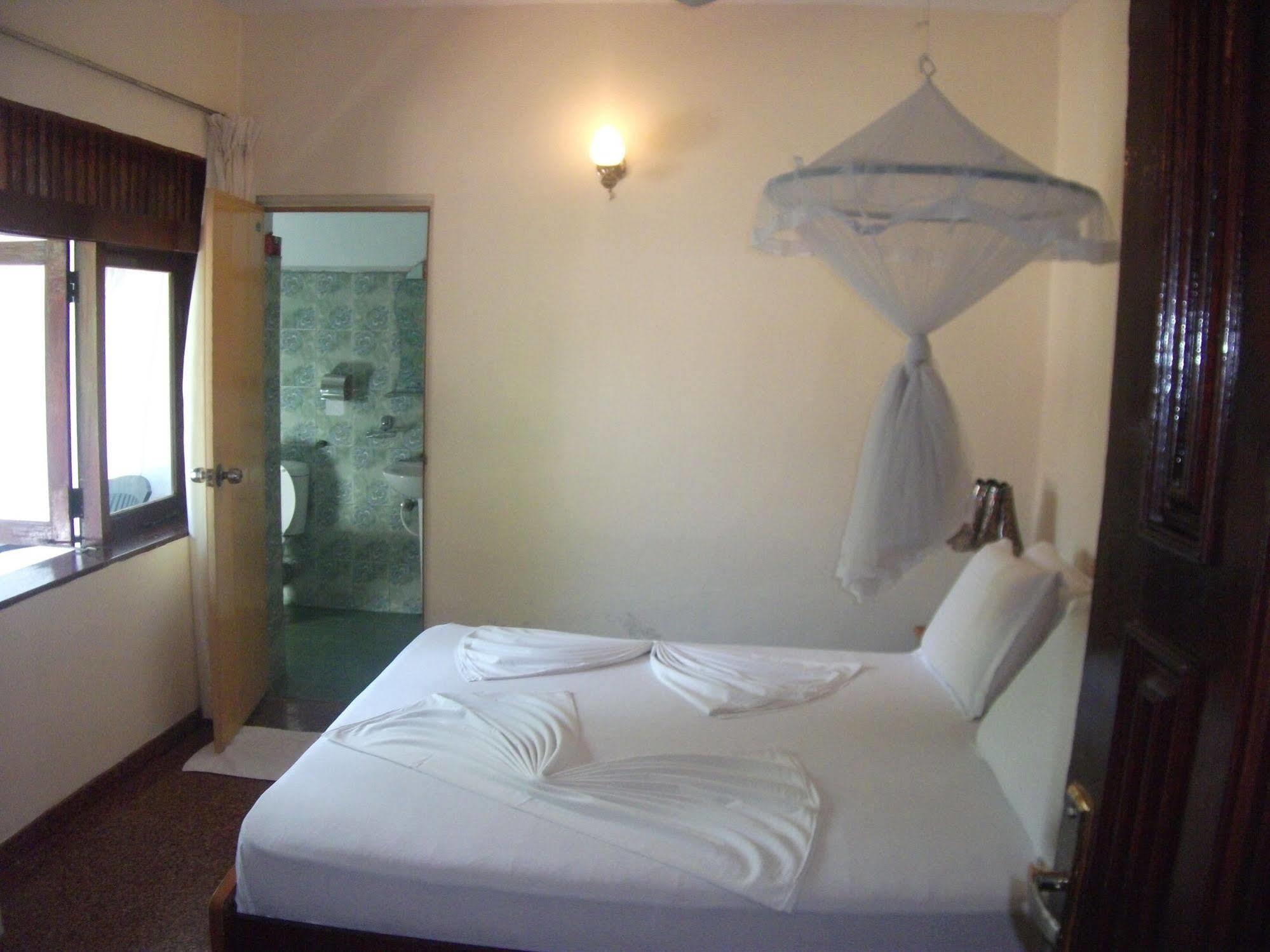 Hotel Milano Tourist Rest Anuradhapura Exterior foto